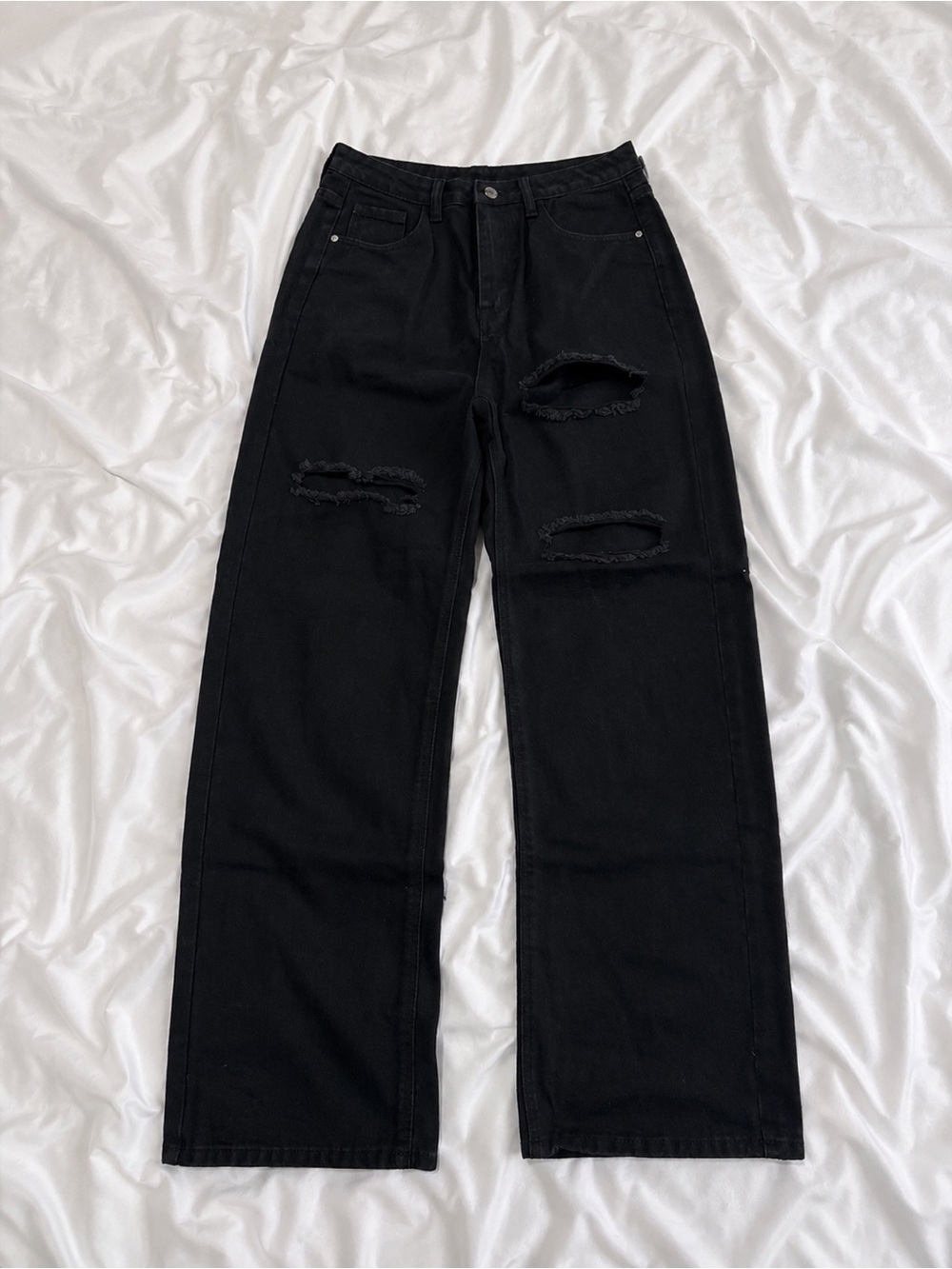 SHEIN Men's Black Relaxed Distressed Jeans